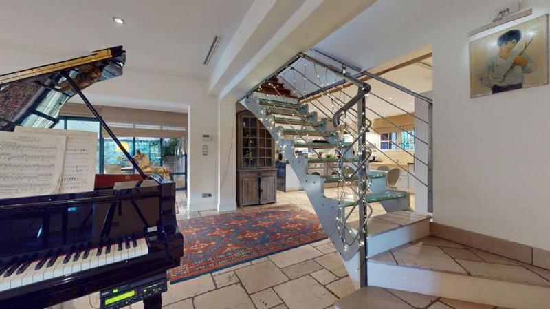 Propriété - 980 m²