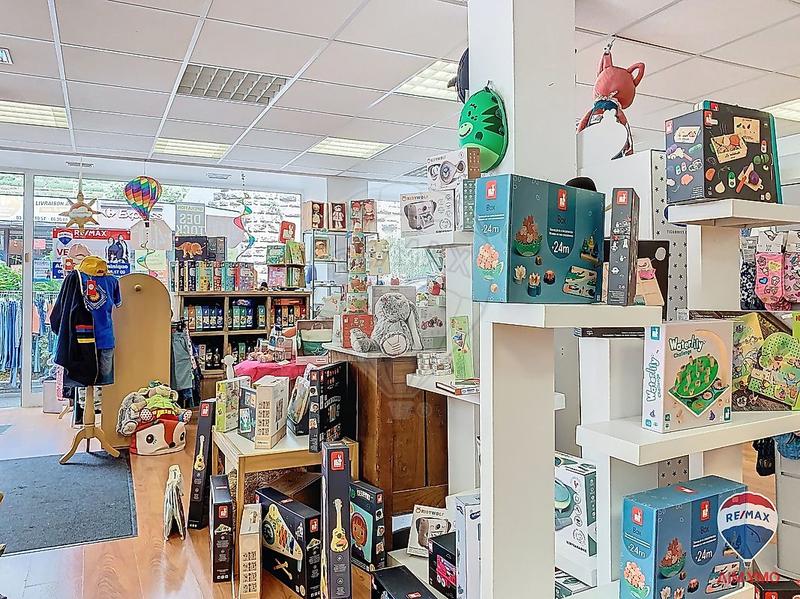 Magasins - 100 m² - 4 pièces