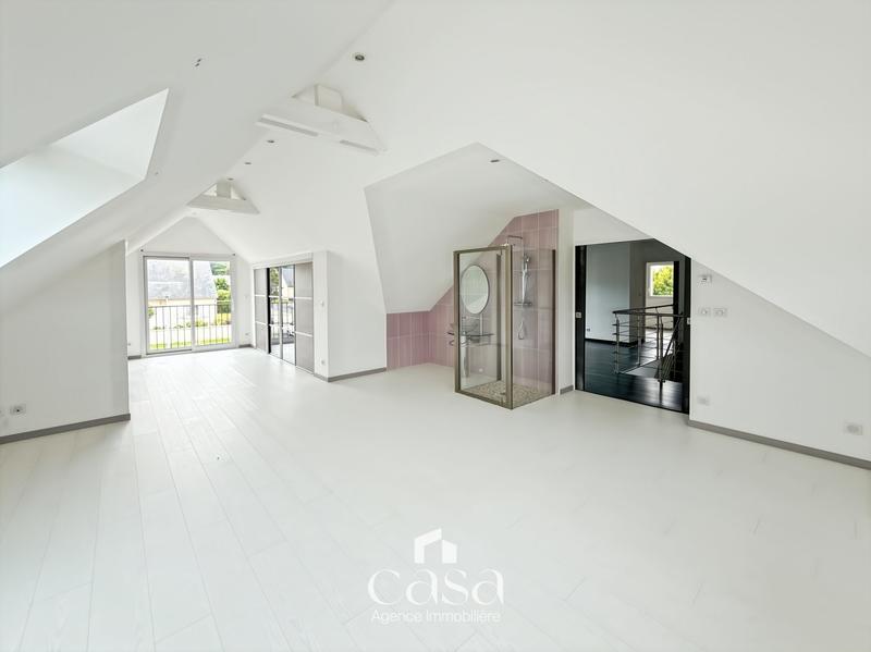 Maison - 204 m² - 7 pièces