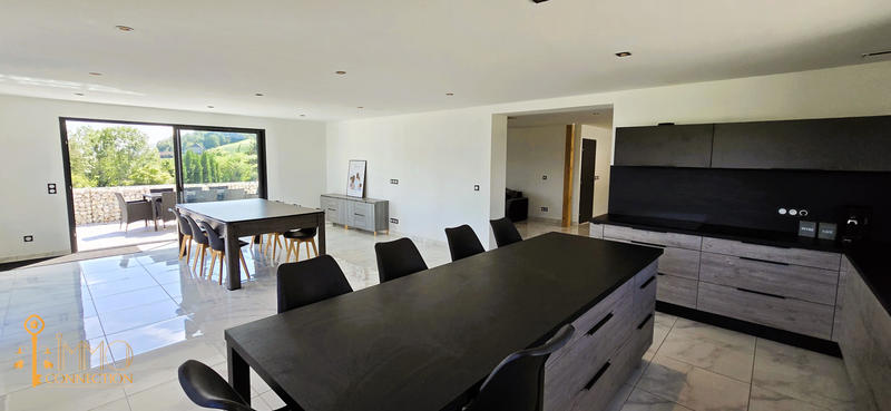 Villa - 215 m² - 5 pièces