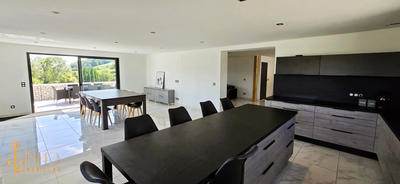 Villa - 215 m² - 5 pièces