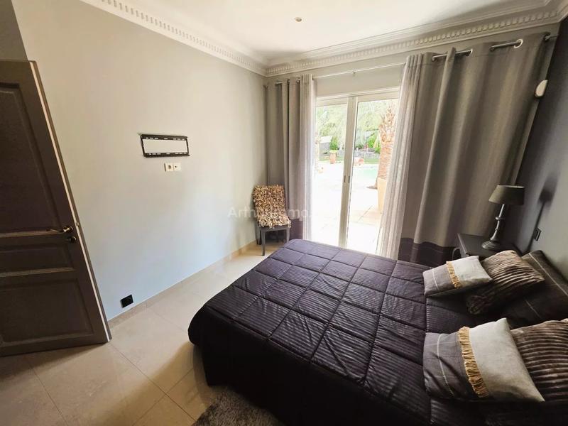 Maison - 226 m² - 7 pièces