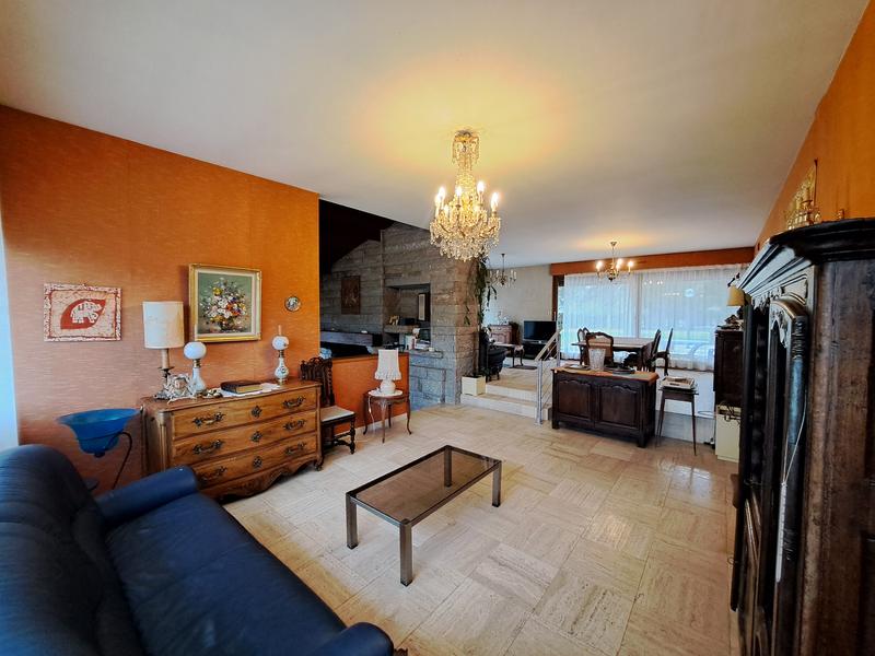 Maison - 248 m² - 9 pièces