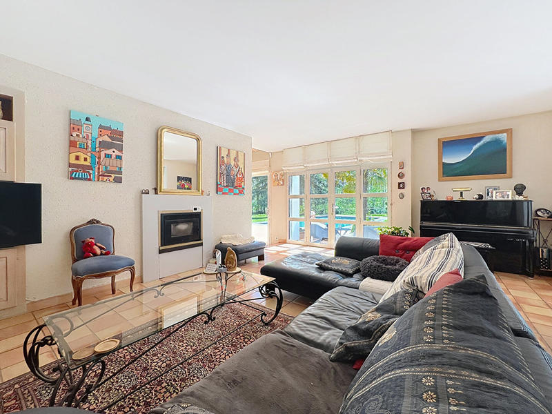 Maison - 232 m² - 7 pièces