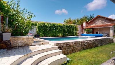 Maison - 208 m² - 7 pièces