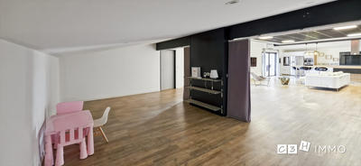 Maison - 233 m² - 6 pièces