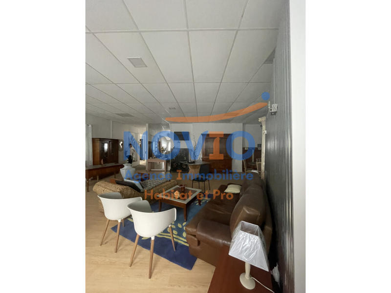 Bureau - 128 m² - 1 pièce