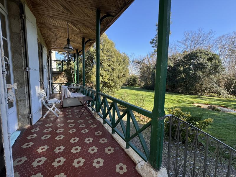 Maison - 222 m² - 7 pièces