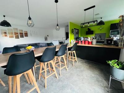 Maison - 171 m² - 7 pièces