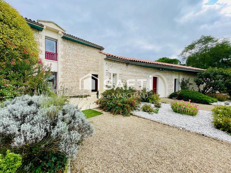 Maison - 402 m² - 10 pièces