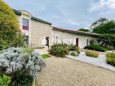 Maison - 402 m² - 10 pièces