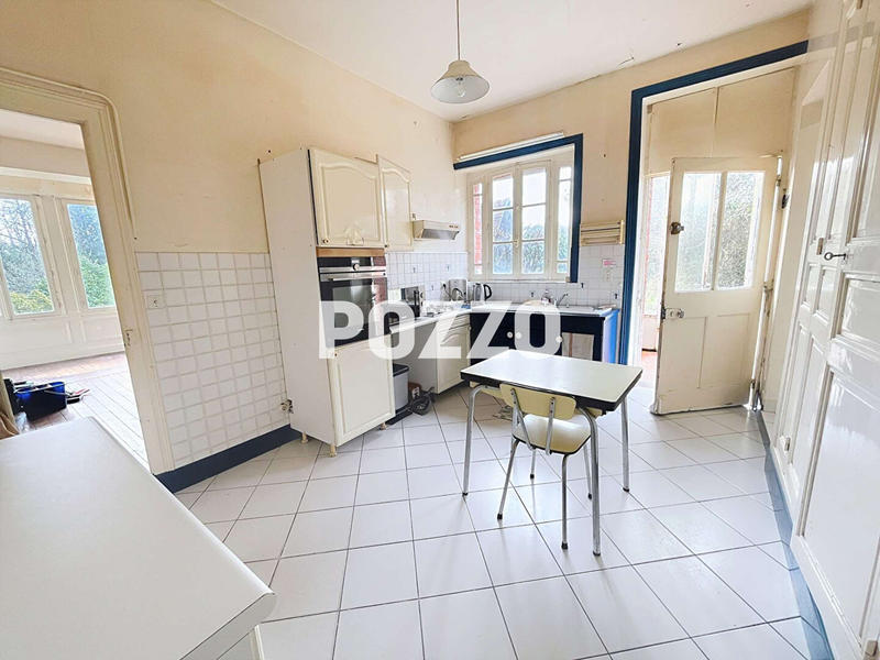 Maison - 231 m² - 10 pièces