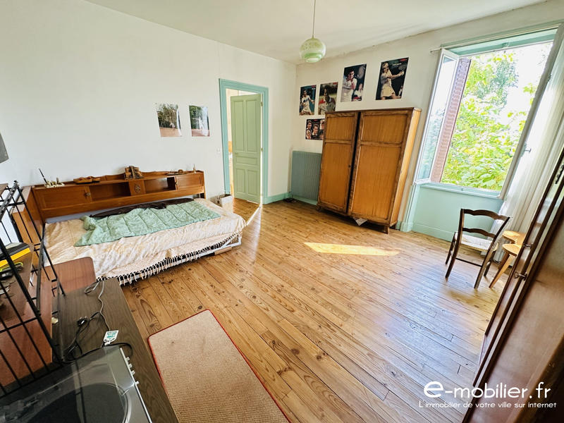 Maison - 220 m² - 8 pièces