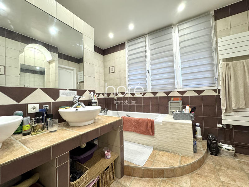 Maison - 178 m² - 9 pièces