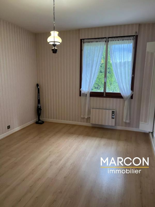 Maison - 225 m² - 7 pièces