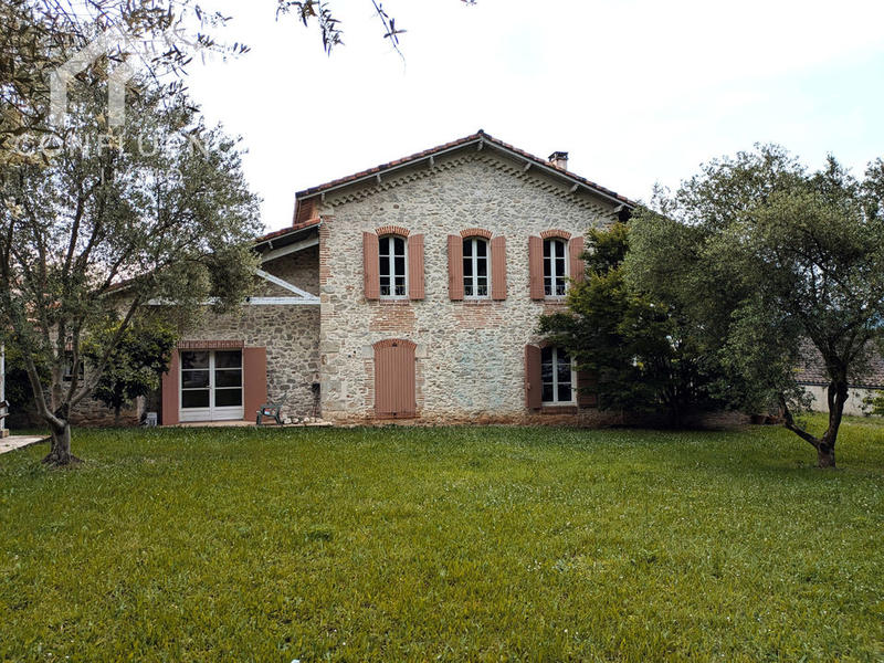 Maison en pierre - 250 m² - 7 pièces
