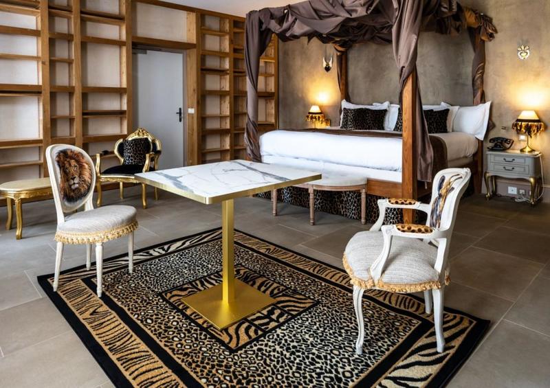 Maison - 1 158 m² - 19 pièces