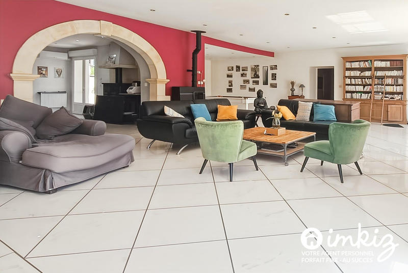 Maison - 250 m² - 6 pièces