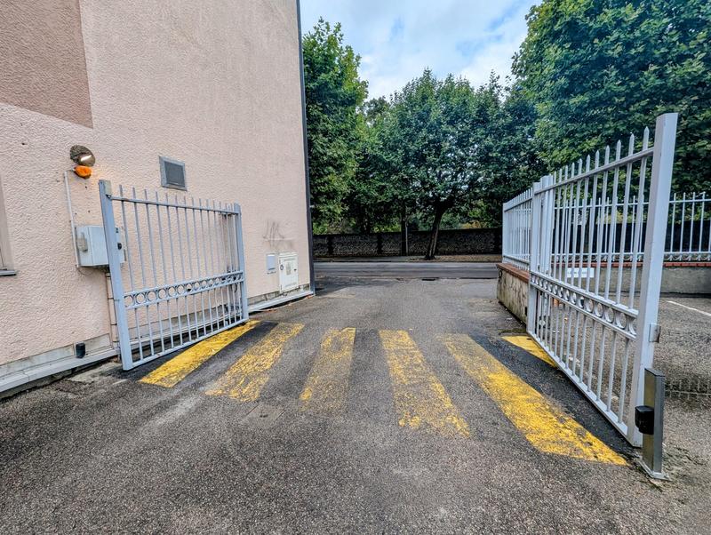 Parking / Garage - 12 m²