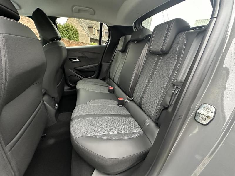 Peugeot 208 Allure Hybrid 110 e-Dcs6