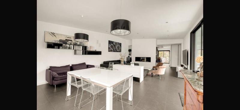 Maison - 213 m² - 6 pièces