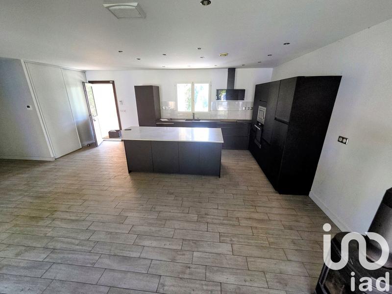 Maison - 203 m² - 7 pièces