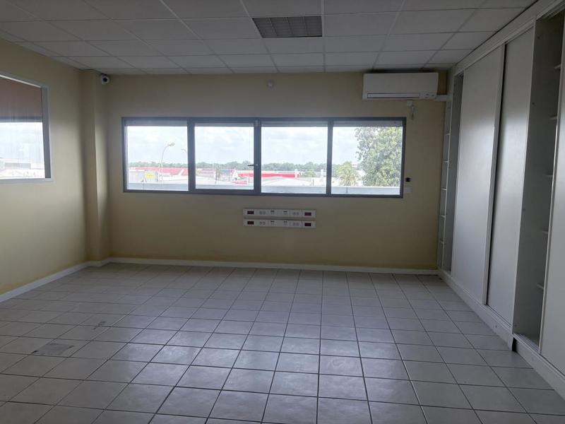 Local commercial - 111 m² - 4 pièces