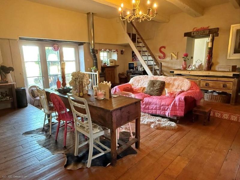 Maison de village - 495 m² - 10 pièces