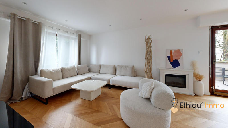 Maison - 210 m² - 6 pièces