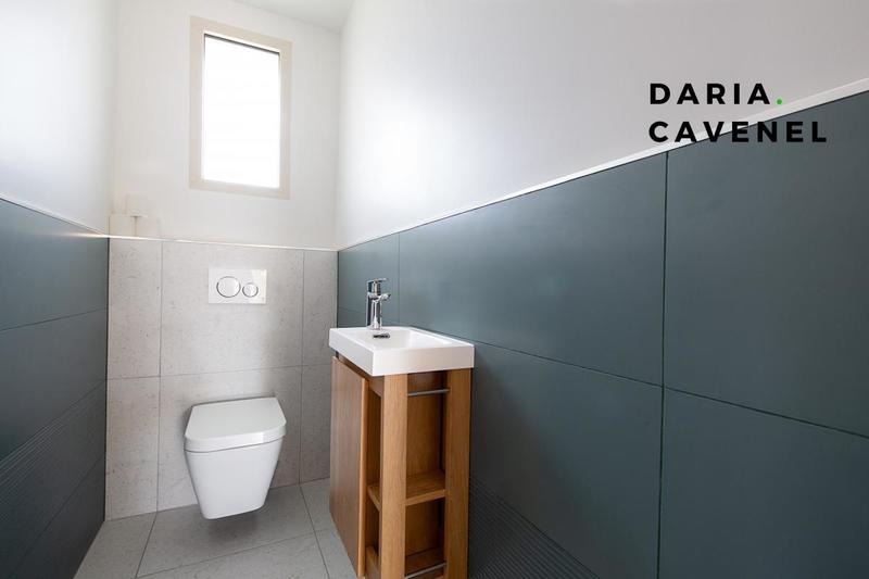 Pavillon - 250 m² - 7 pièces