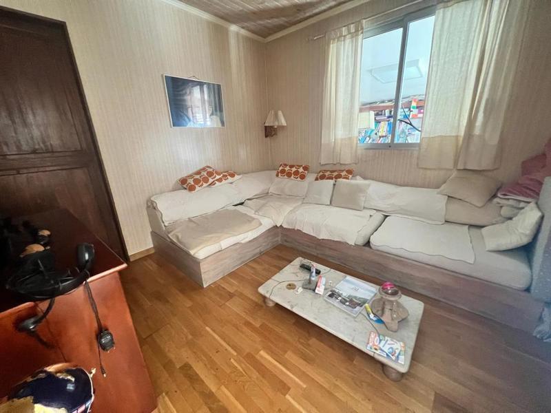 Maison - 220 m² - 9 pièces