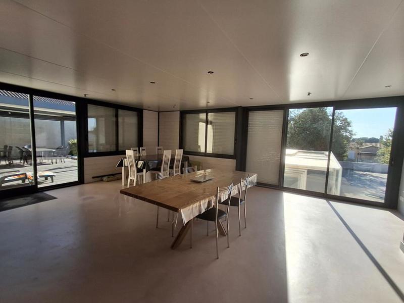 Maison - 202 m² - 7 pièces