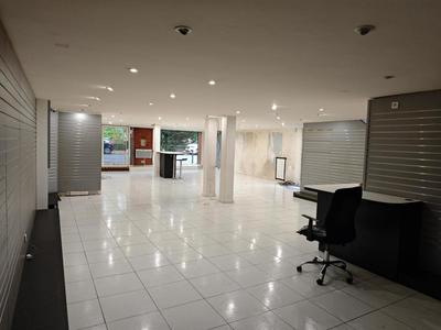 Local commercial - 320 m²