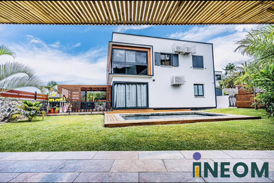 Villa - 250 m² - 8 pièces