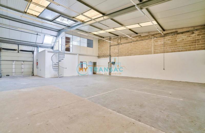 Local d'activités - 221 m²