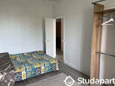 Chambre - 11 m² - 1 pièce