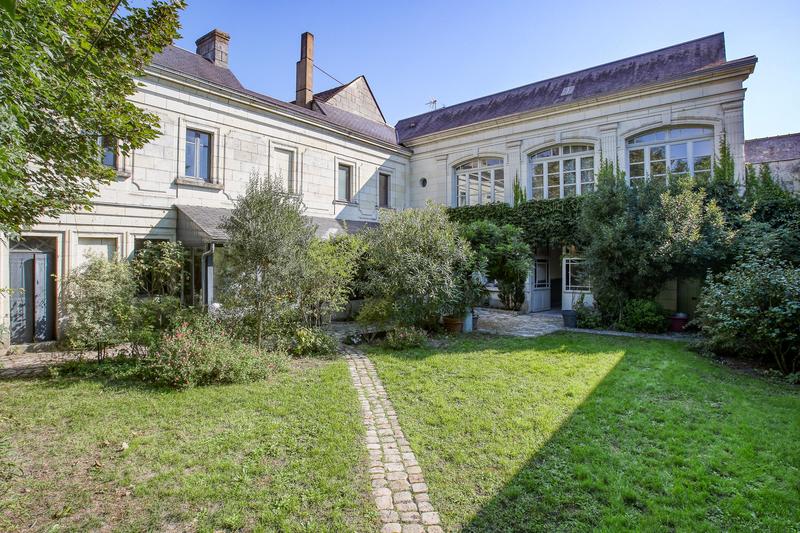 Maison - 247 m² - 7 pièces