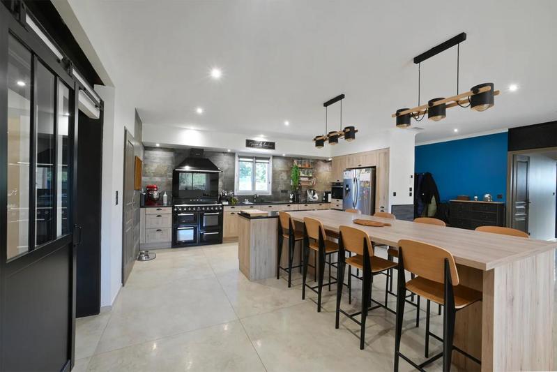 Villa - 232 m² - 8 pièces