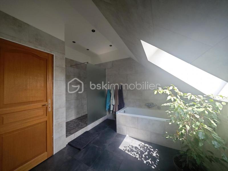 Propriété - 140 m² - 6 pièces