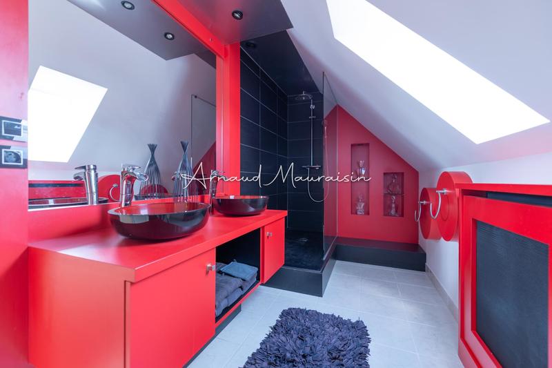 Maison - 187 m² - 7 pièces