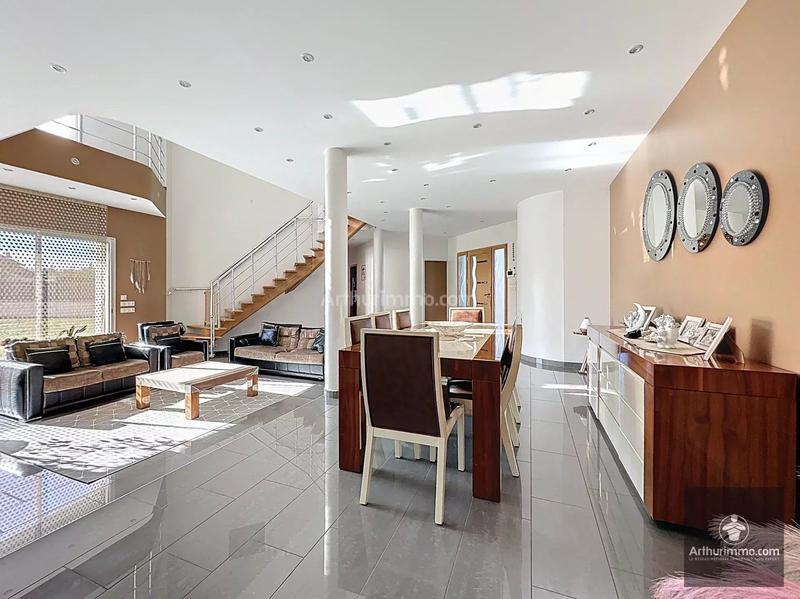 Maison - 200 m² - 9 pièces