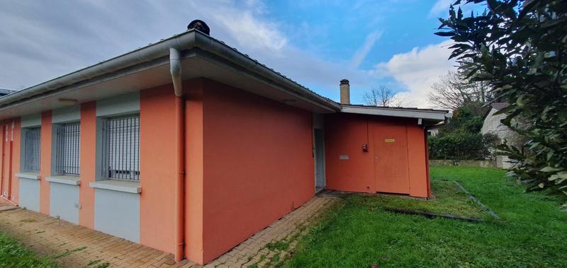 Local d'activité / Entrepôt - 334 m² - 12 pièces