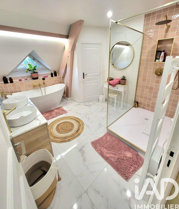 Maison - 252 m² - 8 pièces