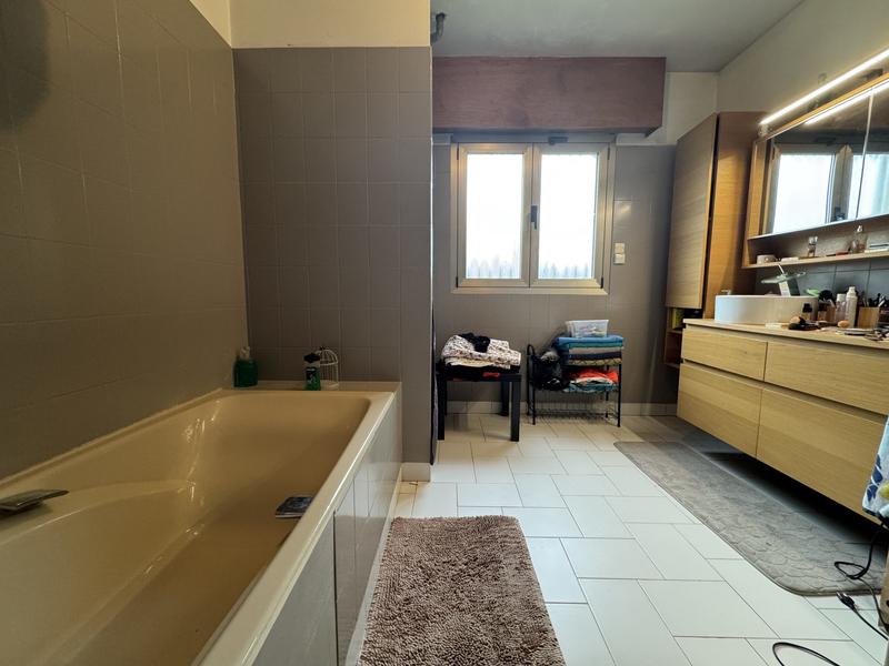 Maison - 210 m² - 6 pièces