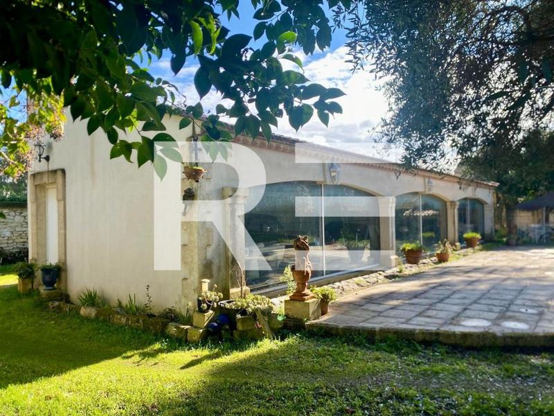 Maison de maîtres - 300 m² - 8 pièces