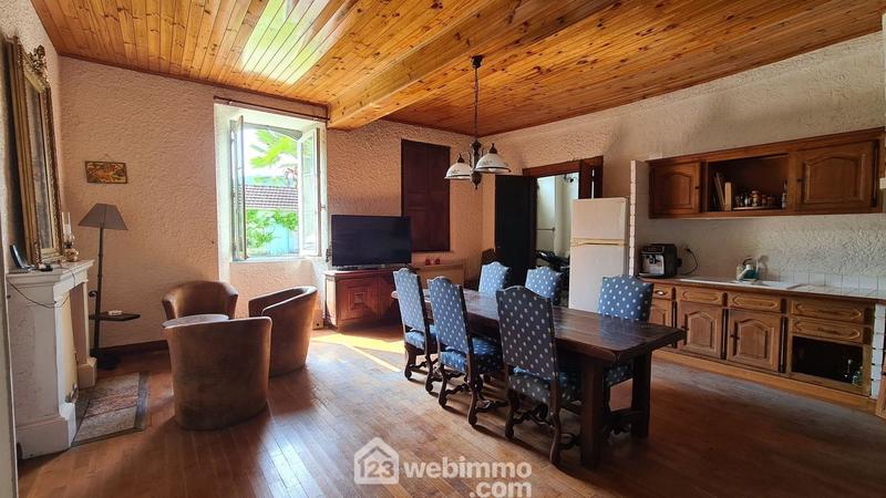 Maison - 324 m² - 10 pièces