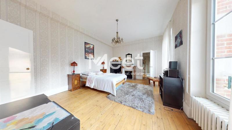 Propriété - 425 m² - 9 pièces