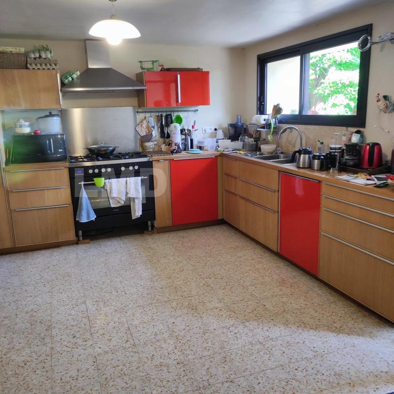 Propriété - 308 m² - 12 pièces