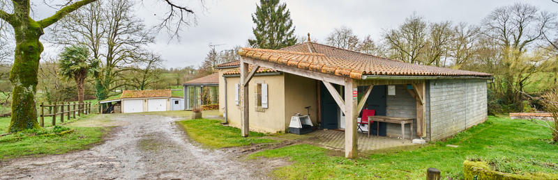 Maison - 203 m² - 7 pièces