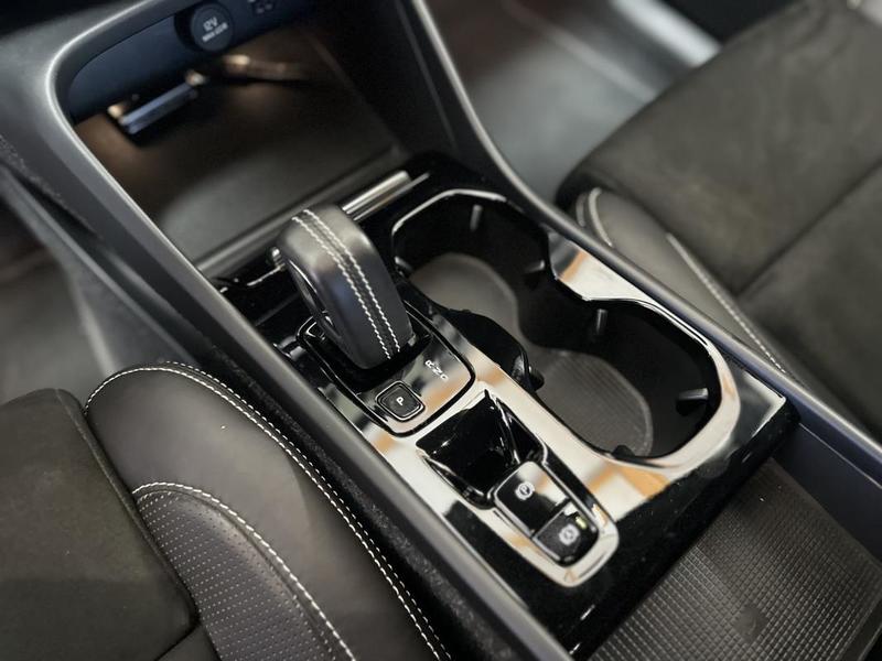 Volvo Xc40 T5 Recharge - 262ch- Dct7- R-Design 4 Wd Full Black Suivi Volvo